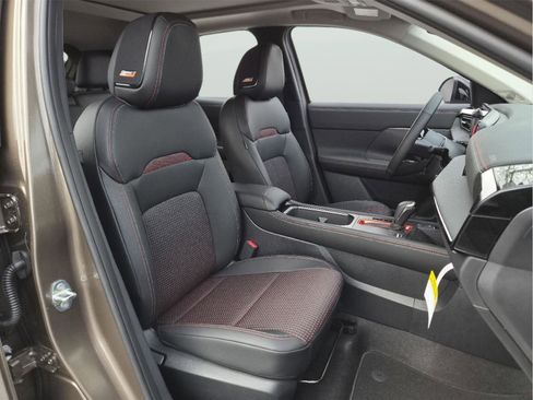 New 2026 Nissan Kicks SR image 15