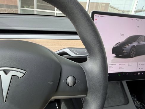 Used 2025 Tesla Model Y Long Range RWD image 33