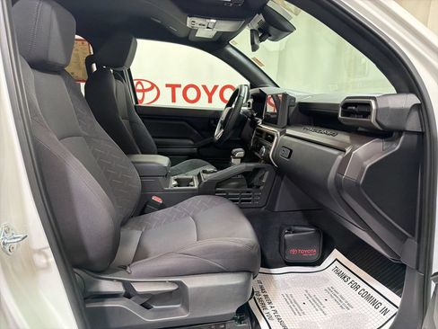 Used 2025 Toyota Tacoma SR5 AWD/4WD image 12