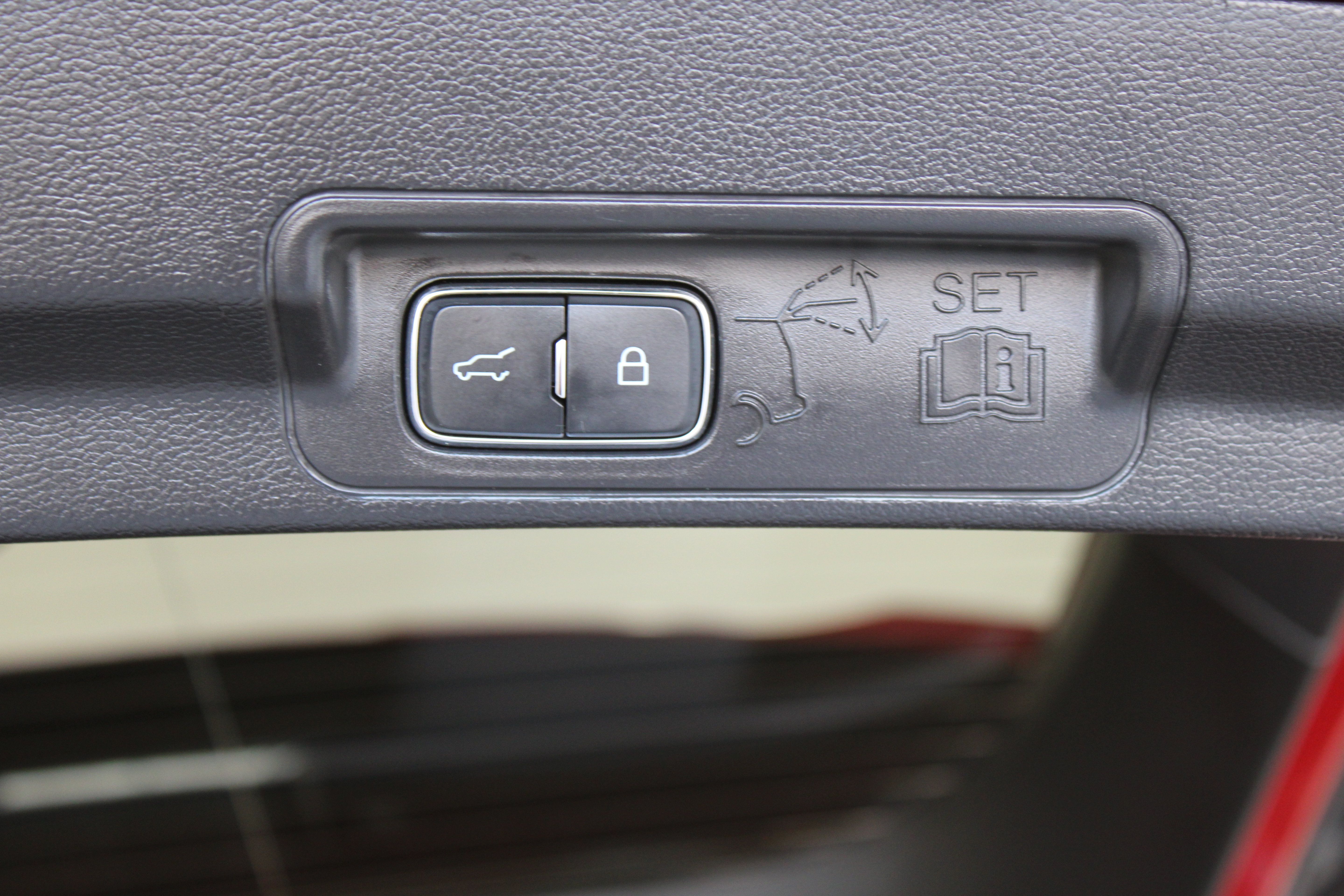 Used 2025 Ford Explorer ST-Line w/ Premium Package RWD image 34