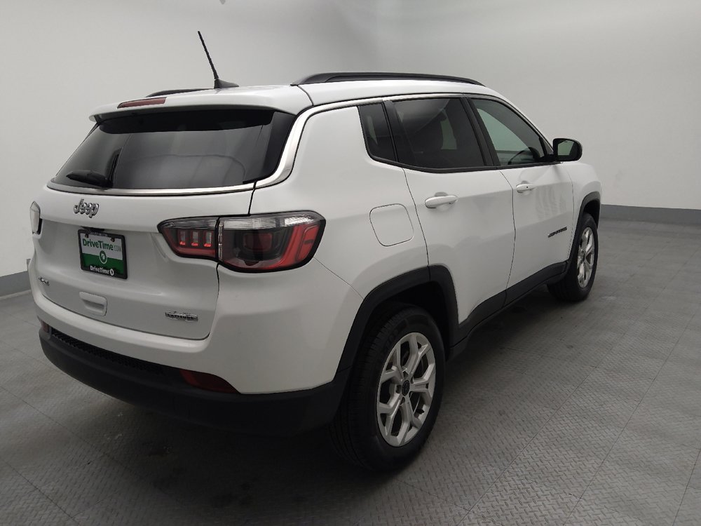 Used 2025 Jeep Compass Latitude w/ Sun & Sound Group AWD/4WD image 9