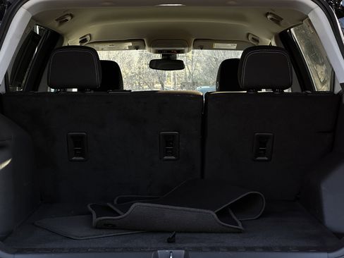 Used 2024 GMC Terrain SLE image 32