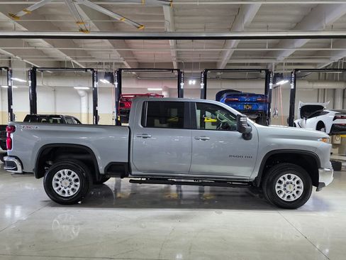 Used 2025 Chevrolet Silverado 2500 LT w/ Convenience Package AWD/4WD image 8