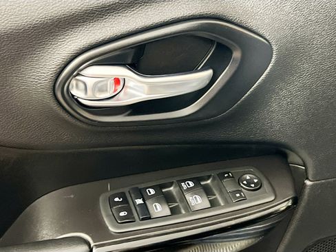 Used 2020 Jeep Cherokee Latitude Plus image 16