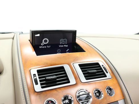 Used 2015 Aston Martin DB9 Volante Carbon Edition Convert image 33