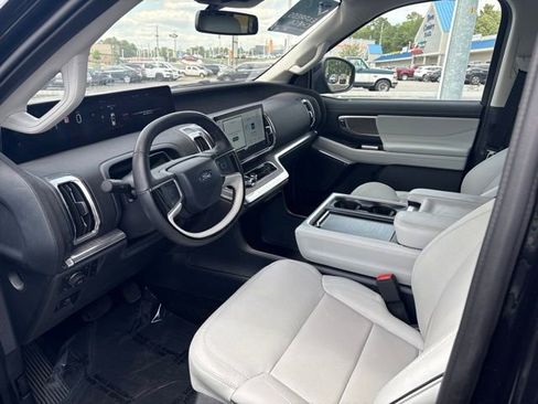 Certified 2025 Ford Expedition Platinum w/ Platinum Ultimate Package AWD/4WD image 8