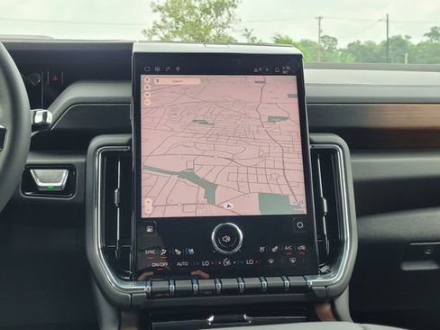 New 2026 GMC Yukon Denali w/ Denali Reserve Package AWD/4WD image 13