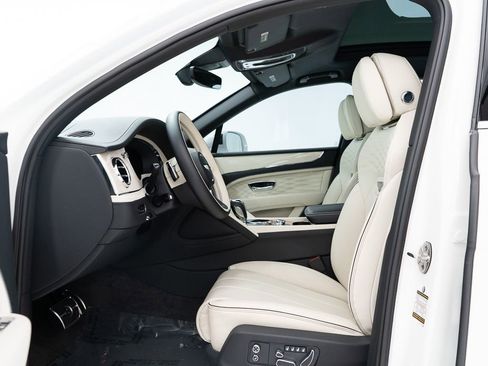 Used 2024 Bentley Bentayga Extended Wheelbase AWD/4WD image 15