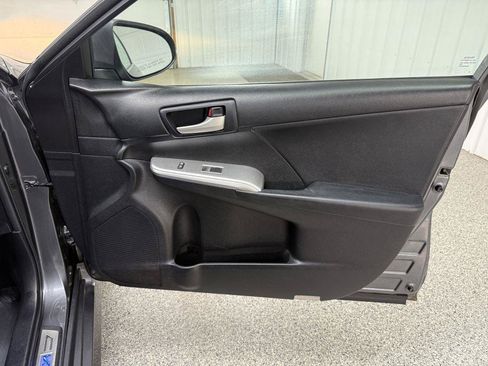 Used 2012 Toyota Camry SE FWD image 33