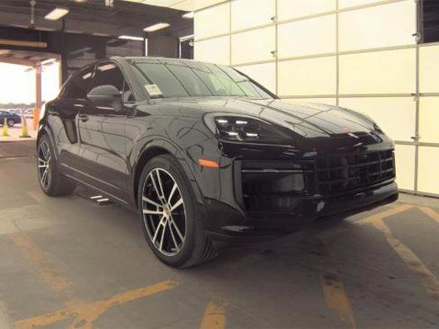 Used 2024 Porsche Cayenne Coupe AWD/4WD image 2