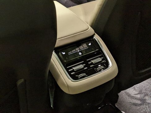 New 2026 Volvo XC90 B6 Ultra w/ Protection Package image 28