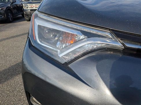 Used 2018 Toyota RAV4 Limited image 10