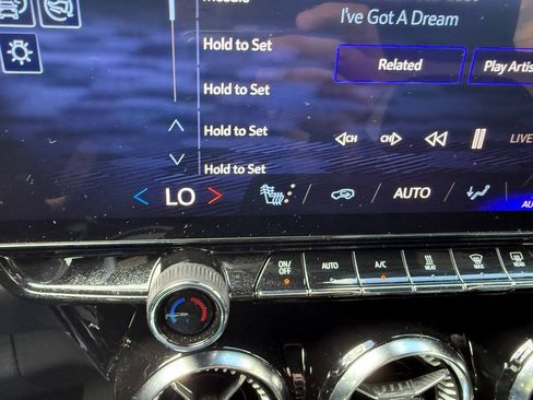 Used 2024 Chevrolet Blazer EV LT AWD/4WD image 31
