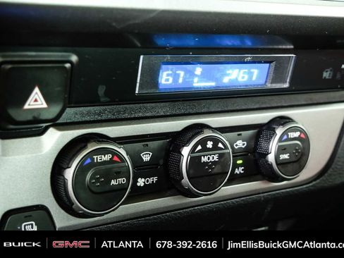 Used 2022 Toyota Tacoma SR5 AWD/4WD image 15