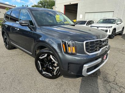 Used 2024 Kia Telluride S w/ S Sunroof Package