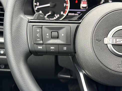 Used 2023 Nissan Rogue SV AWD/4WD image 9
