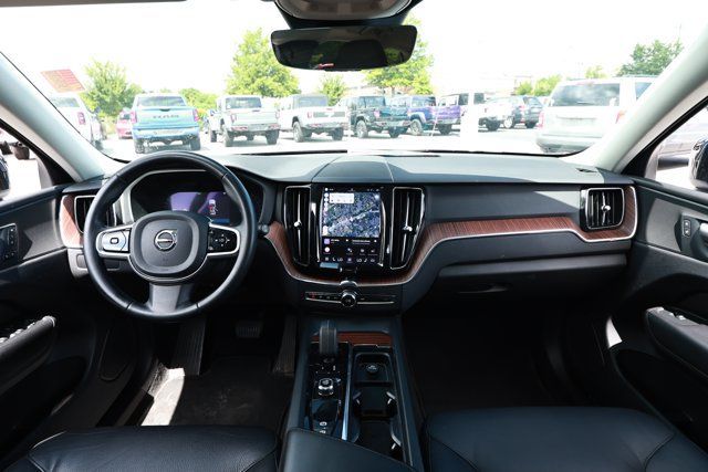 Used 2023 Volvo XC60 B5 Plus FWD image 30