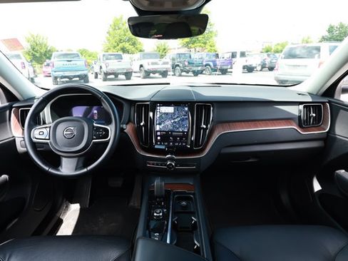 Used 2023 Volvo XC60 B5 Plus FWD image 30