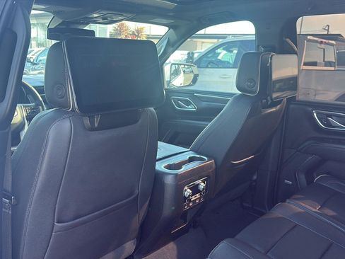 Used 2023 GMC Yukon XL SLT w/ SLT Premium Package RWD image 42