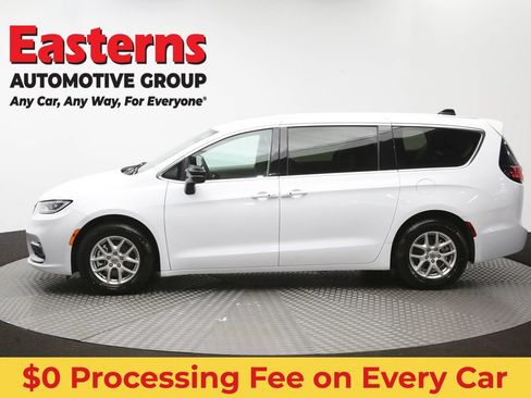 Used 2024 Chrysler Pacifica Touring-L FWD image 61