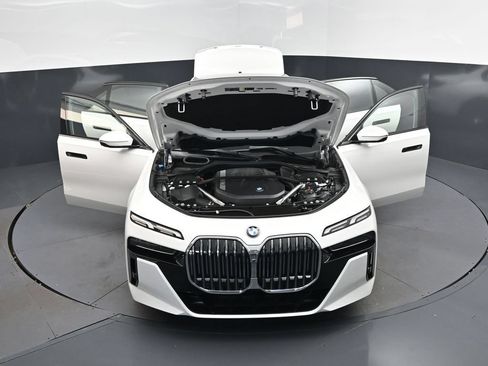 Used 2026 BMW 740i RWD image 52