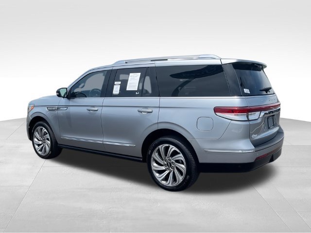 Used 2023 Lincoln Navigator Reserve AWD/4WD image 6