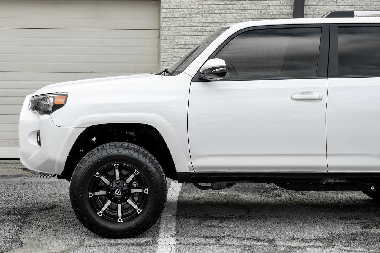 Used 2021 Toyota 4Runner SR5 Premium w/ Moonroof Package AWD/4WD image 17