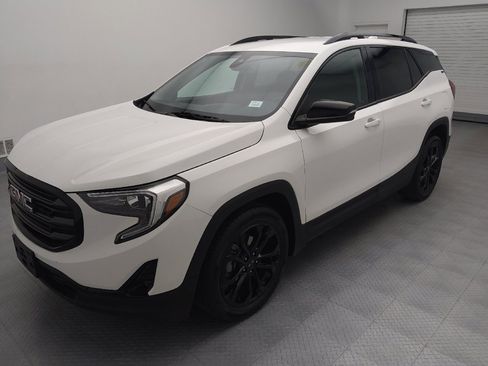 Used 2021 GMC Terrain SLT w/ Infotainment Package II image 2