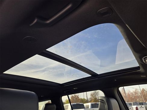 New 2025 Jeep Wagoneer L Series II w/ Premium Group I image 10