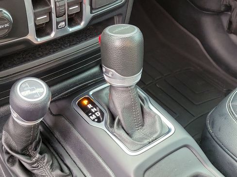 Used 2021 Jeep Gladiator Sport image 29