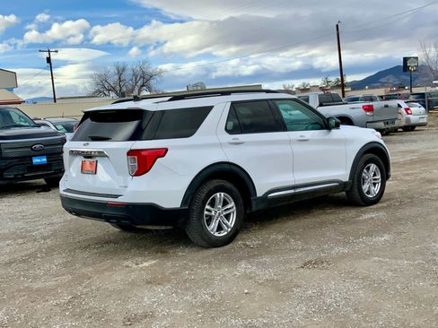 Used 2022 Ford Explorer XLT AWD/4WD image 5