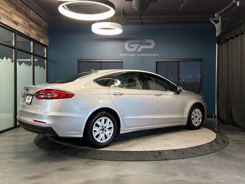 Used 2019 Ford Fusion S image 3