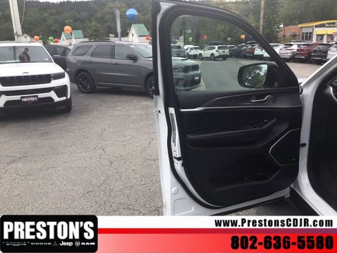 Used 2024 Jeep Grand Cherokee Limited 4xe AWD/4WD image 9