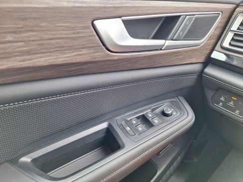 New 2025 Volkswagen Atlas SEL image 23