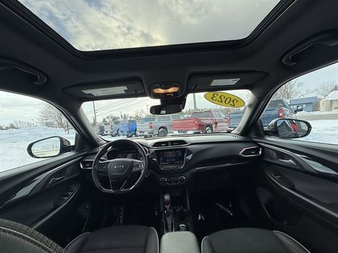Used 2023 Chevrolet TrailBlazer RS w/ Sun and Liftgate Package image 19