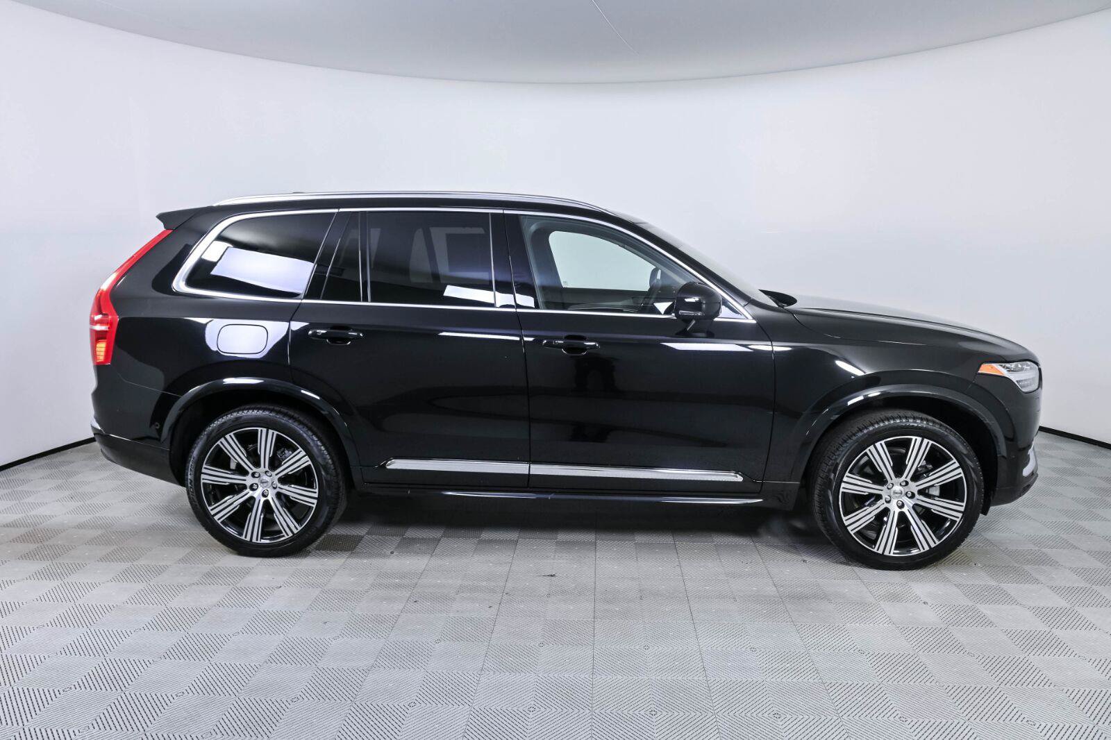 Certified 2024 Volvo XC90 B6 Ultimate w/ Protection Package AWD/4WD image 29