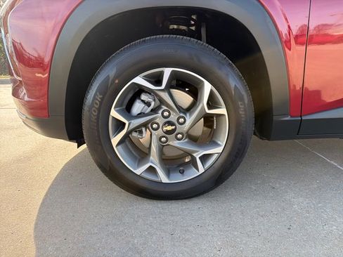Used 2025 Chevrolet Trax LT image 9