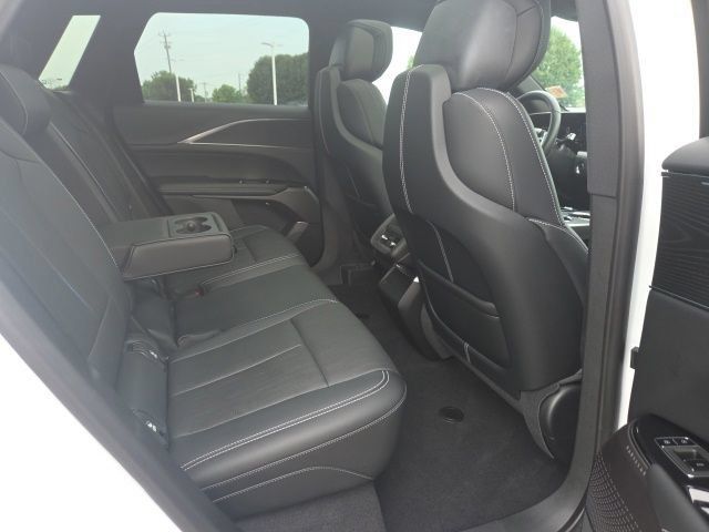 Used 2024 Cadillac Lyriq Sport RWD image 56