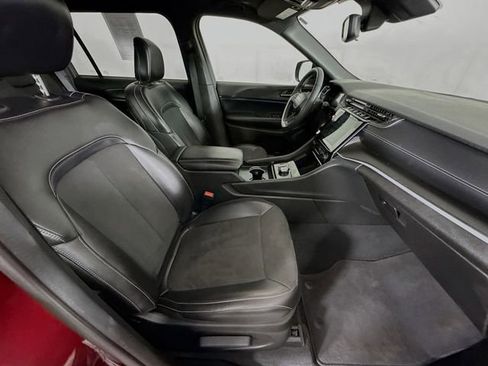 Used 2024 Jeep Grand Cherokee L Altitude image 28