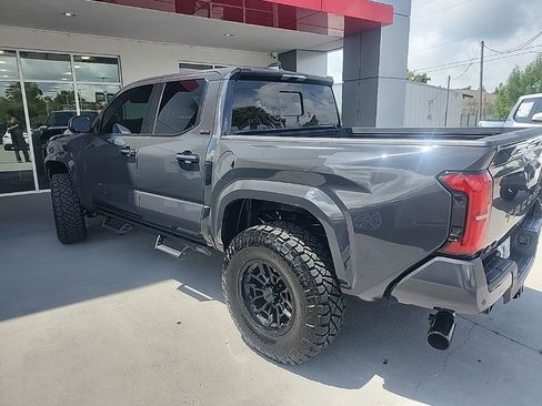 Used 2025 Toyota Tacoma SR5 w/ SR5 Upgrade Package AWD/4WD image 15