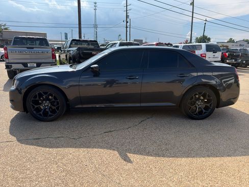 Used 2019 Chrysler 300 Touring w/ Sport Appearance Package RWD image 2