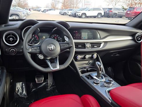 Used 2023 Alfa Romeo Stelvio Veloce image 19