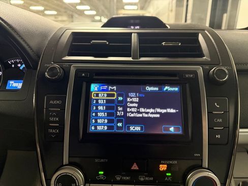 Used 2013 Toyota Camry LE FWD image 12