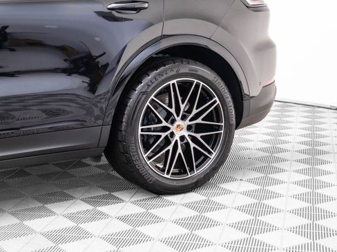 Certified 2025 Porsche Cayenne image 33