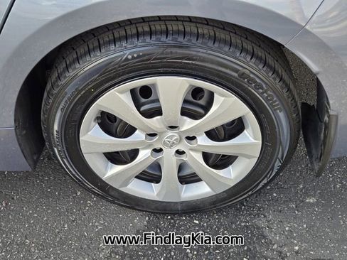 Used 2021 Toyota Corolla LE image 10