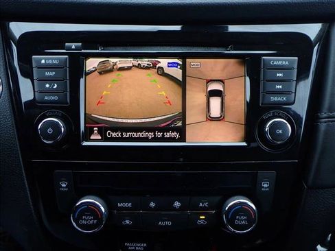 Used 2018 Nissan Rogue SL w/ Premium Package image 19