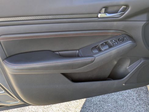 Certified 2022 Nissan Altima 2.5 SR image 11