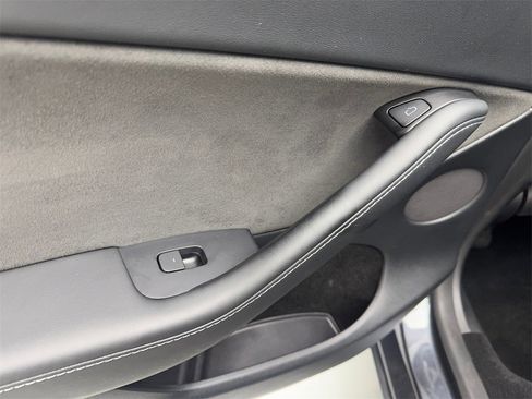 Used 2024 Tesla Model Y Long Range image 37