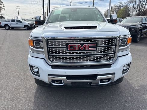 Used 2019 GMC Sierra 2500 Denali w/ Duramax Plus Package image 8