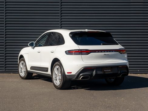 Certified 2023 Porsche Macan image 3